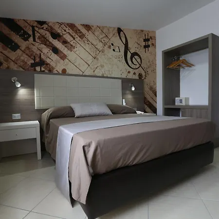 Medea Hotell 4*