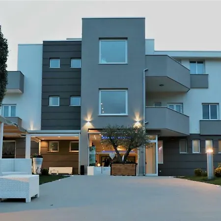 Medea Hotell 4*